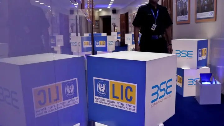 Institutional investors oversubscribe LIC OFS on Day 1