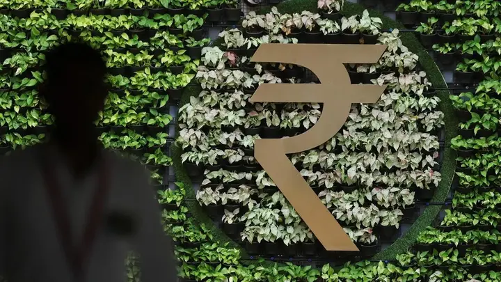 Weekly Rupee View: Rupee approaches key support