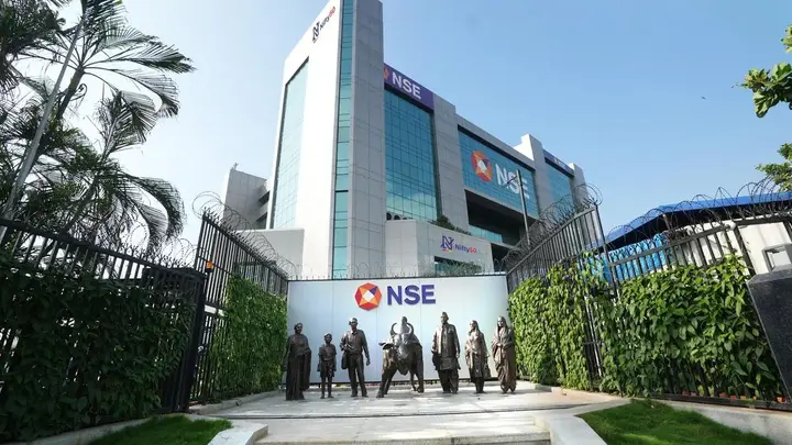 Supreme Court disposes of SEBI pleas against NSE’s co-location, dark-fibre cases