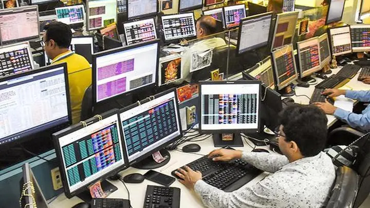 Crude surge, Fed rate fears drag Nifty lower