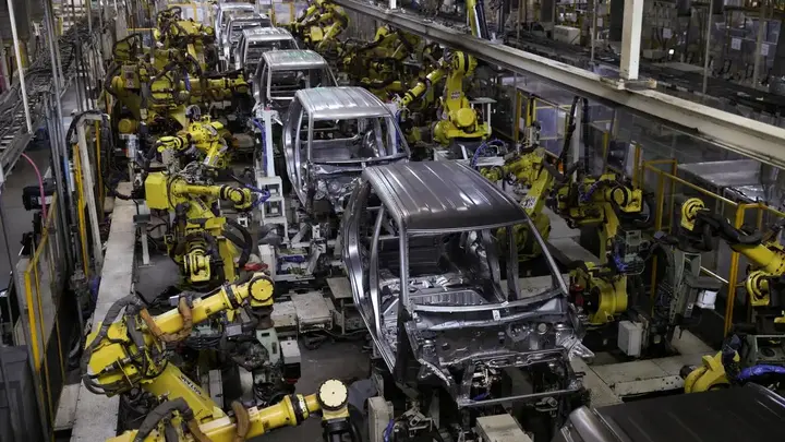 Maruti Suzuki Q1 profit falls to ₹3,352 crore on higher raw material costs